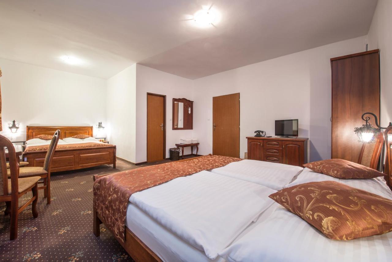 Svatojansky Kastiel Hotell Liptovský Ján Exteriör bild