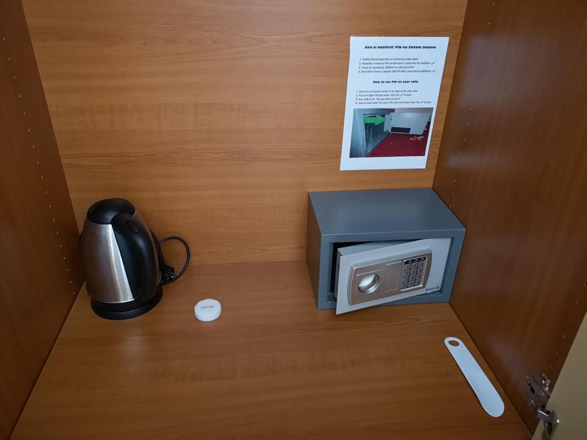 Svatojansky Kastiel Hotell Liptovský Ján Exteriör bild