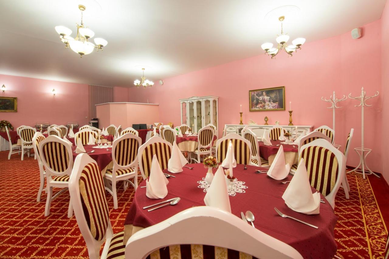 Svatojansky Kastiel Hotell Liptovský Ján Exteriör bild