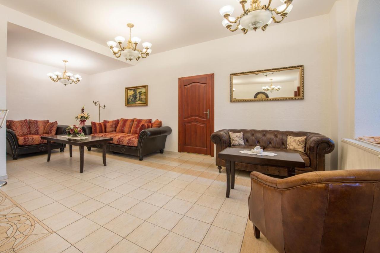 Svatojansky Kastiel Hotell Liptovský Ján Exteriör bild