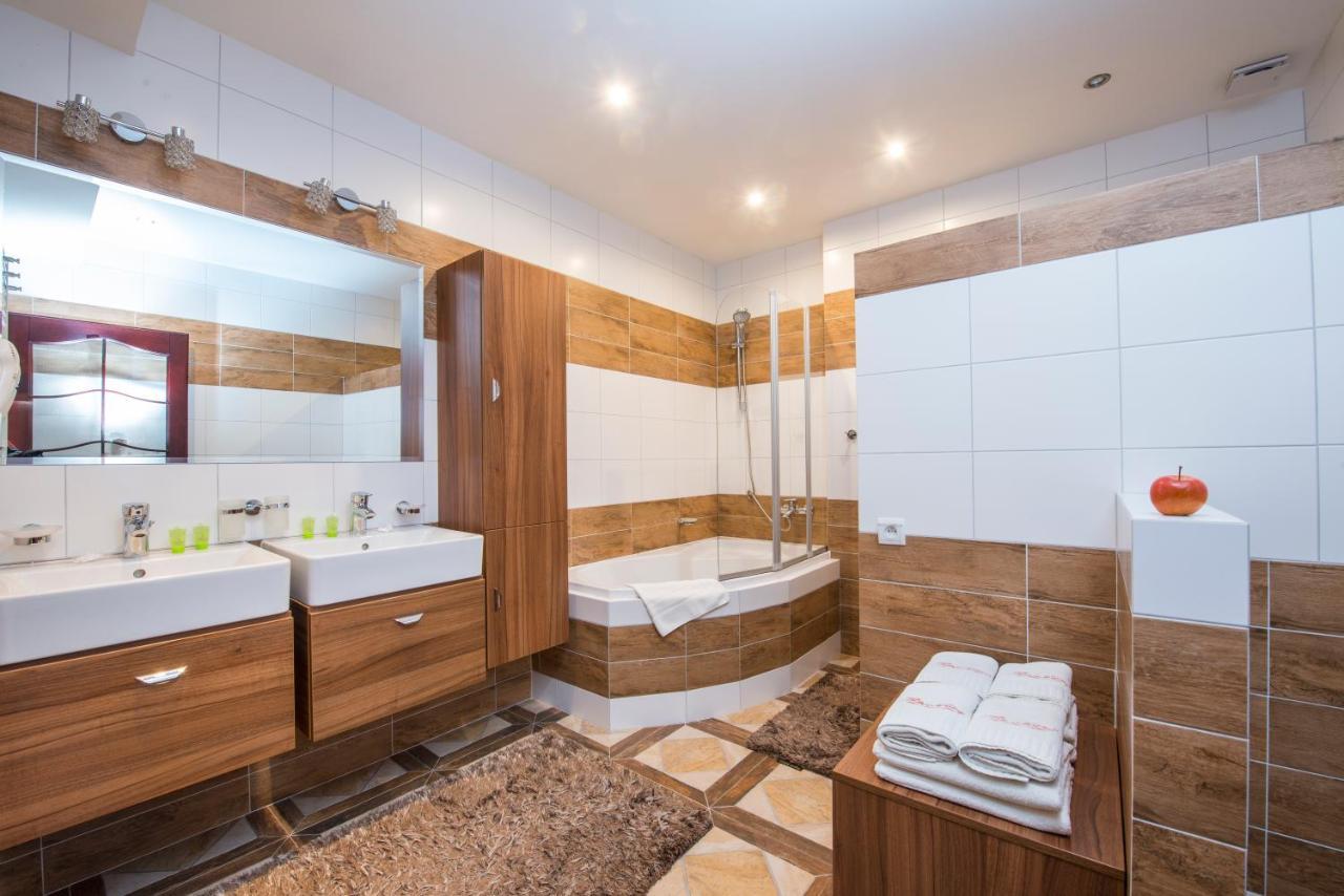 Svatojansky Kastiel Hotell Liptovský Ján Exteriör bild