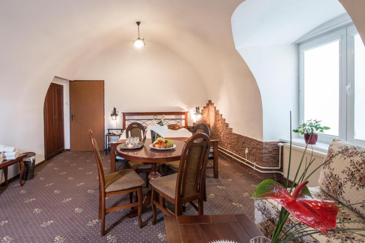 Svatojansky Kastiel Hotell Liptovský Ján Exteriör bild