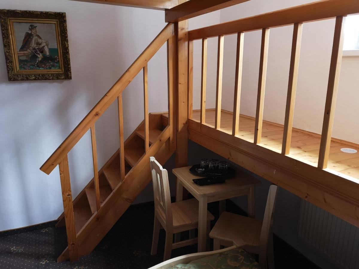 Svatojansky Kastiel Hotell Liptovský Ján Exteriör bild