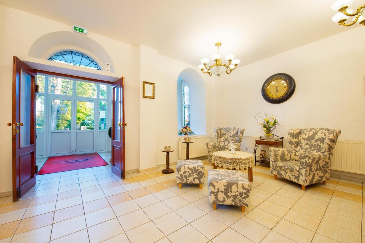 Svatojansky Kastiel Hotell Liptovský Ján Exteriör bild