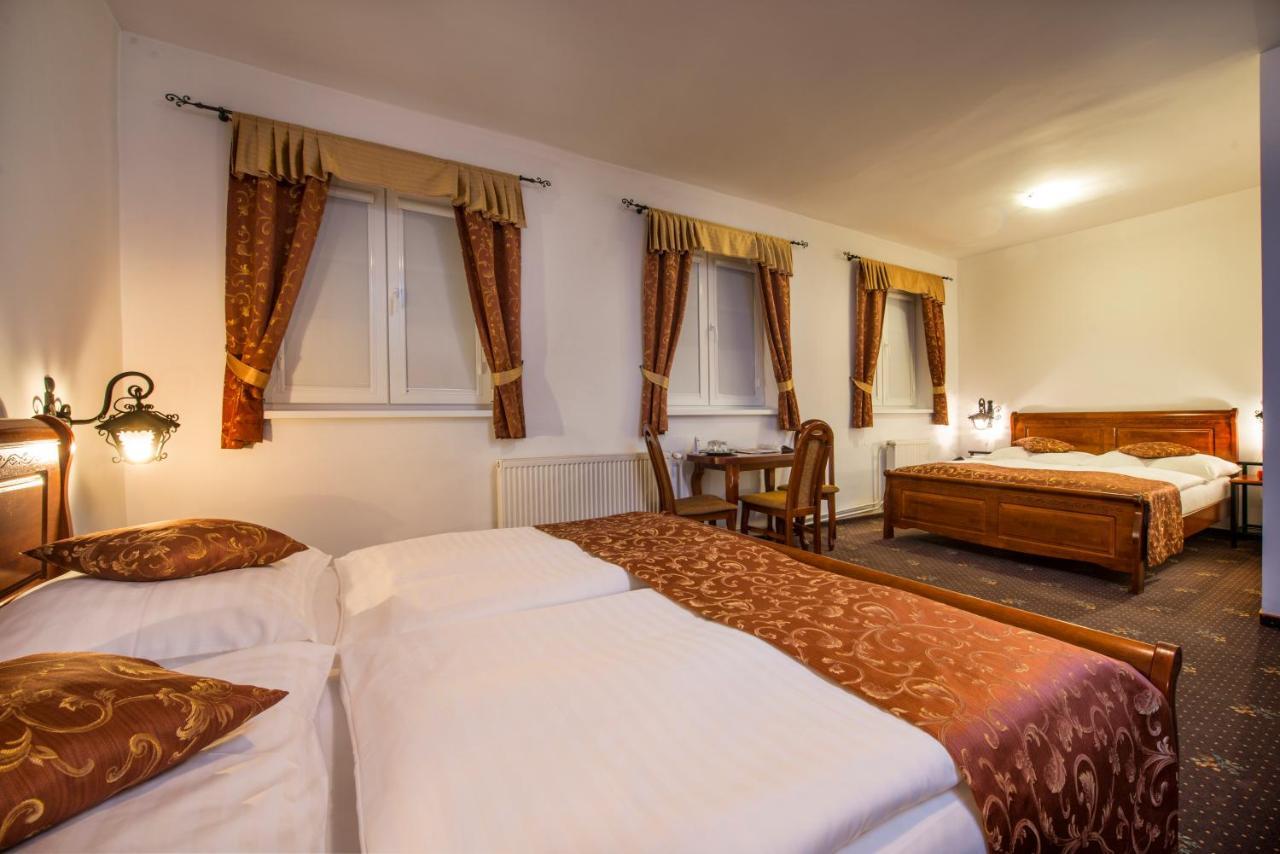 Svatojansky Kastiel Hotell Liptovský Ján Exteriör bild
