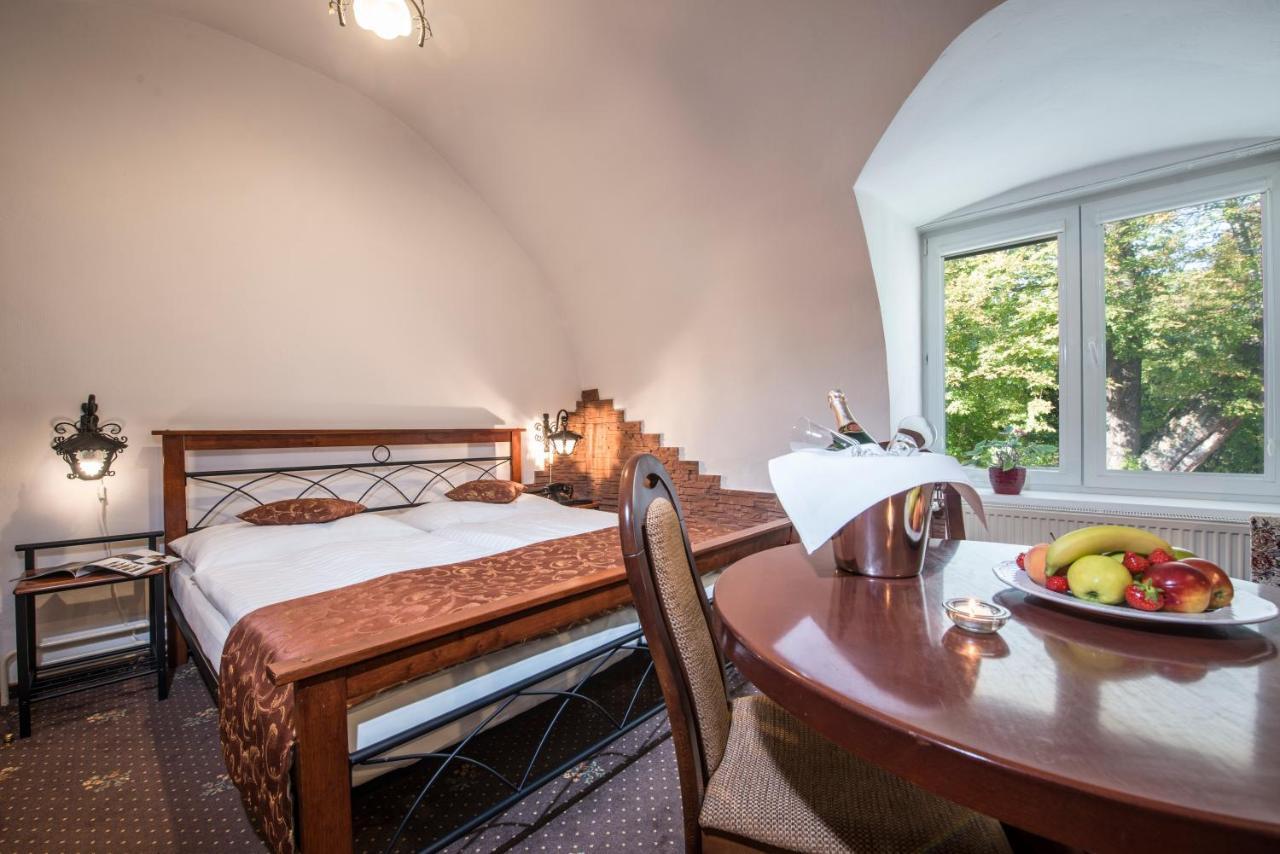 Svatojansky Kastiel Hotell Liptovský Ján Exteriör bild