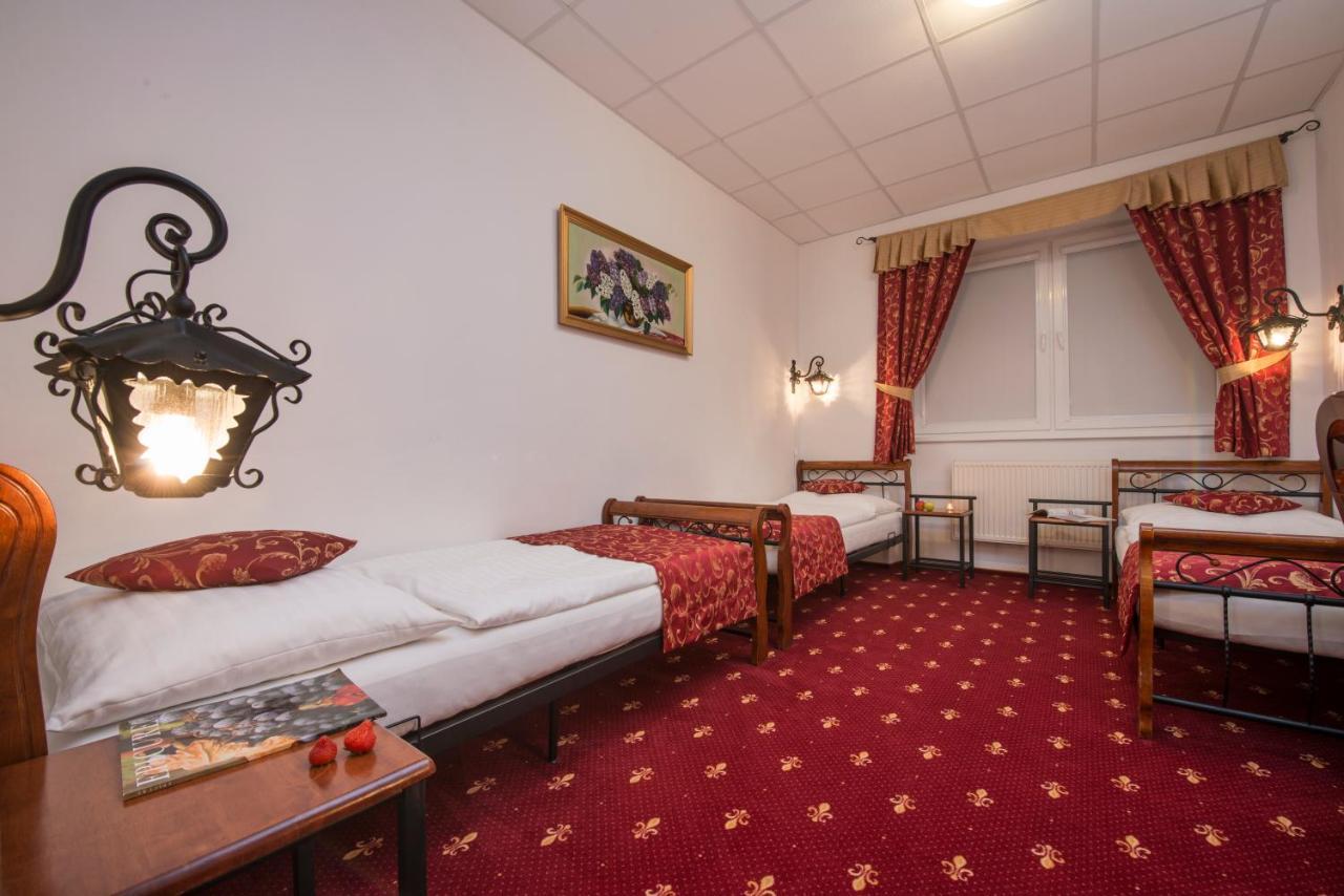 Svatojansky Kastiel Hotell Liptovský Ján Exteriör bild