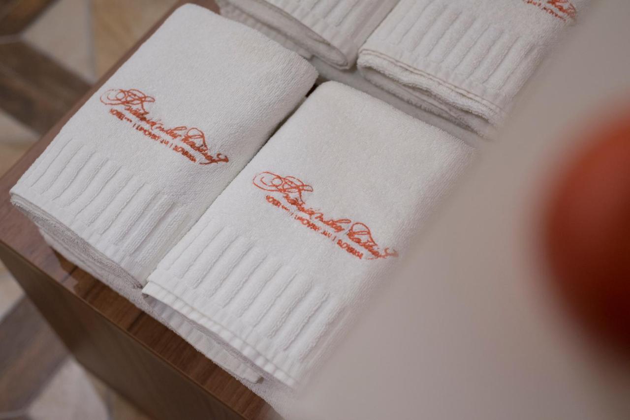 Svatojansky Kastiel Hotell Liptovský Ján Exteriör bild