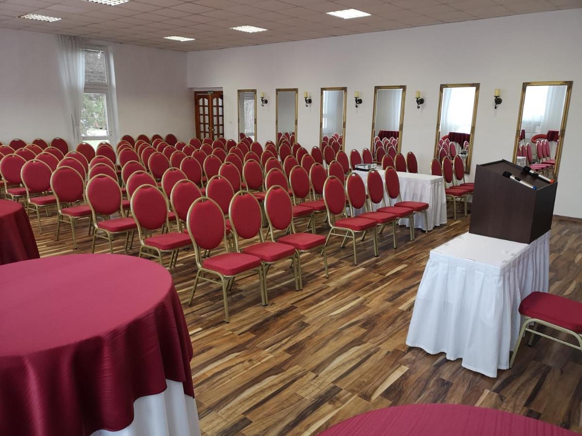 Svatojansky Kastiel Hotell Liptovský Ján Exteriör bild
