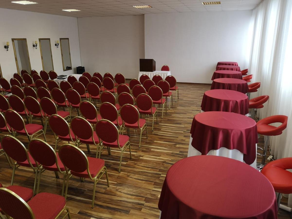 Svatojansky Kastiel Hotell Liptovský Ján Exteriör bild